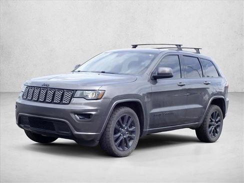 Used 2017 Jeep Grand Cherokee Altitude AWD/4WD image 11
