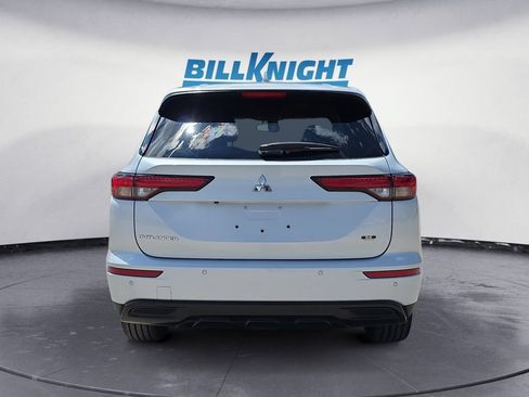 Used 2023 Mitsubishi Outlander SE FWD image 4