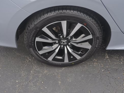 Used 2024 Honda Civic EX image 9