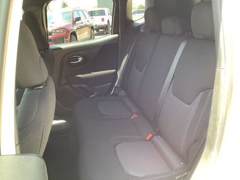 Used 2021 Jeep Renegade Latitude FWD image 23