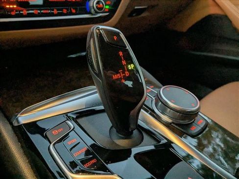 Used 2019 BMW 540i w/ Convenience Package image 8