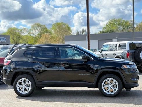 Used 2024 Jeep Compass Sport AWD/4WD image 37