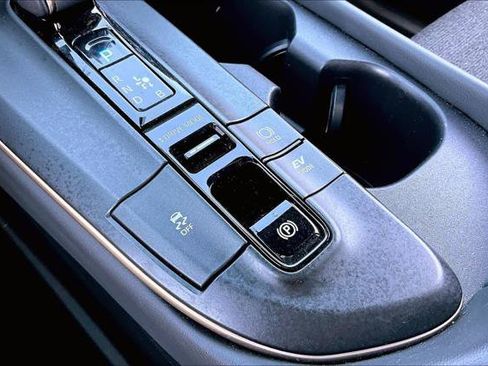 Certified 2023 Toyota Crown XLE image 32