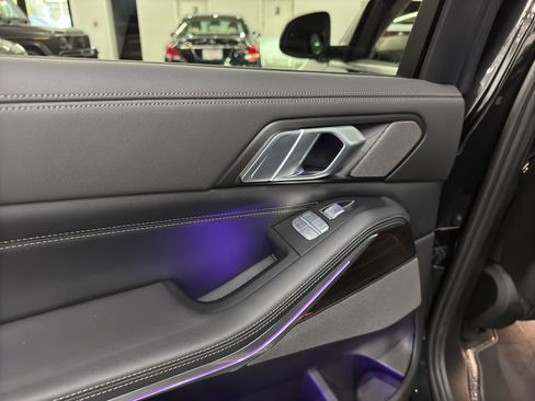 Used 2023 BMW X7 xDrive40i w/ Premium Package image 30