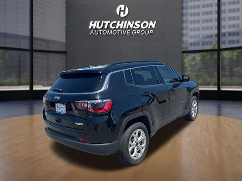 Used 2025 Jeep Compass Latitude AWD/4WD image 7