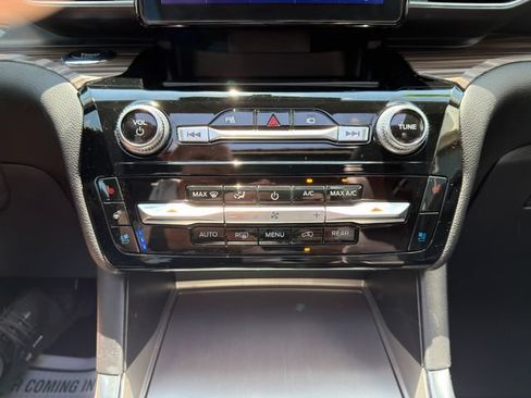 Used 2022 Ford Explorer Limited w/ Hybrid Equipment Group 310A RWD image 36