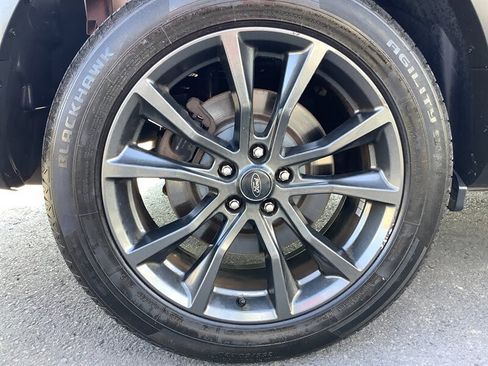 Used 2017 Ford Explorer XLT w/ Equipment Group 202A AWD/4WD image 21