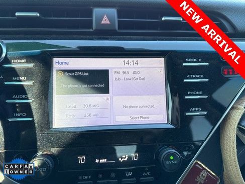 Used 2018 Toyota Camry XSE image 11