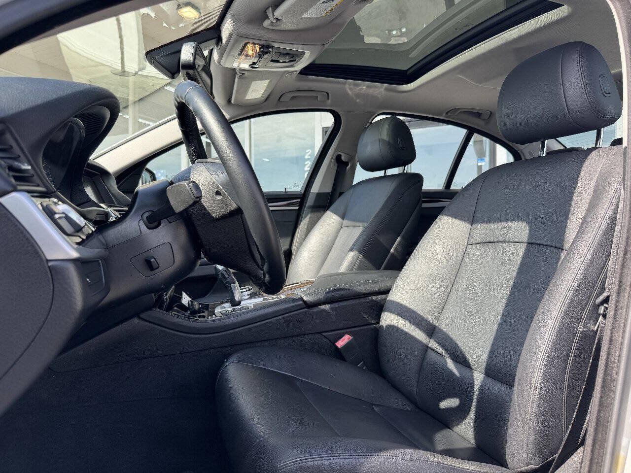 Used 2015 BMW 528i Sedan RWD image 31