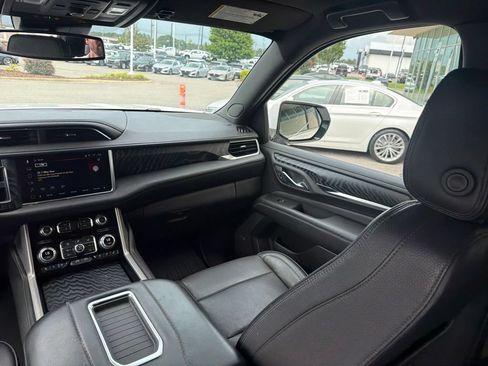 Used 2023 GMC Yukon XL Denali RWD image 29