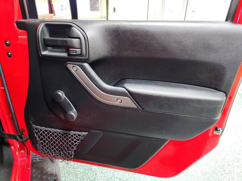 Used 2017 Jeep Wrangler Unlimited Sport w/ Connectivity Group image 26