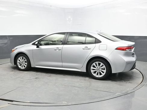 Used 2024 Toyota Corolla LE w/ LE Convenience Package FWD image 4