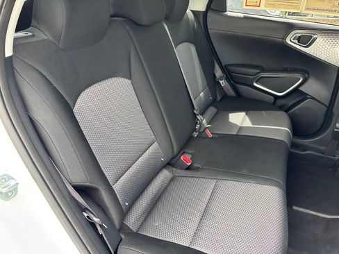 Used 2025 Kia Soul LX w/ LX Technology Package FWD image 19