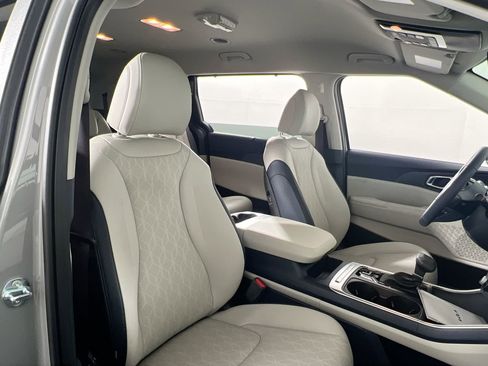 New 2026 Kia Carnival EX FWD image 30