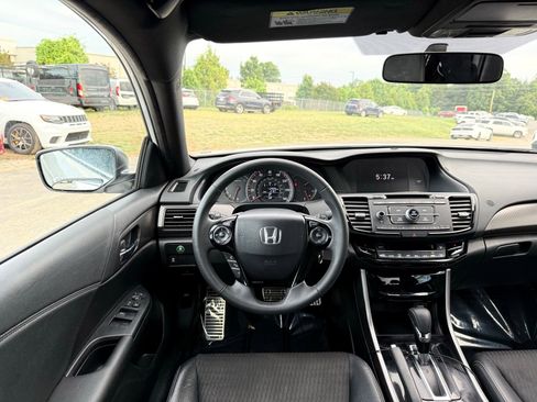 Used 2017 Honda Accord Sport image 28