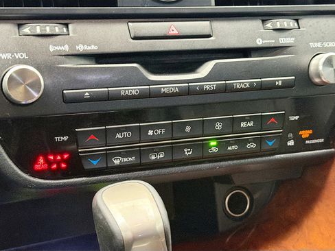 Used 2018 Lexus RX 350L FWD image 11