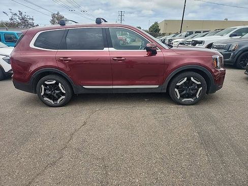 Certified 2023 Kia Telluride EX w/ EX Captain's Chair Package FWD image 16