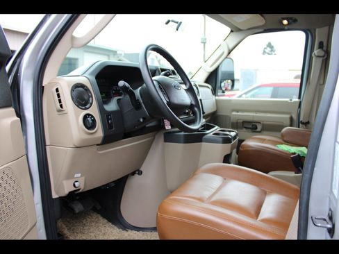Used 2013 Ford E-450 and Econoline 450 Super Duty w/ Motorhome Prep Pkg image 15