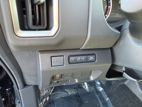 New 2026 Nissan Frontier SV w/ Tow Package image 7