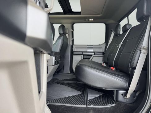 Used 2018 Ford F150 XLT w/ Equipment Group 302A Luxury AWD/4WD image 8