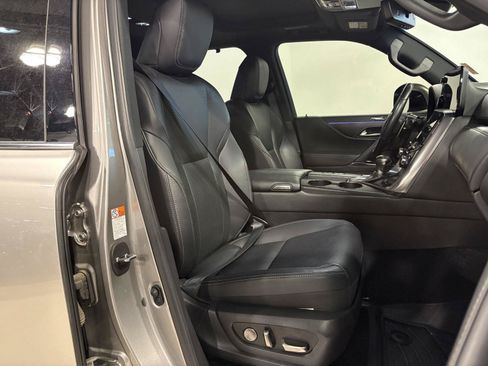 Used 2024 Lexus LX 600 4WD w/ Luxury Package image 40