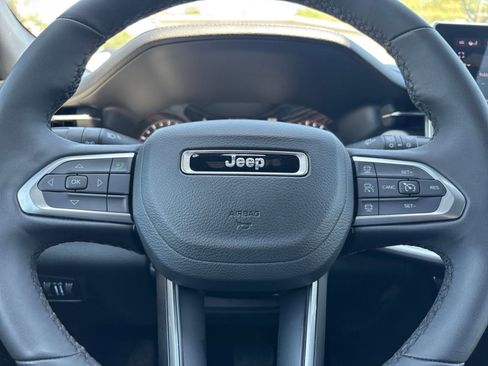 Used 2025 Jeep Compass Limited AWD/4WD image 29