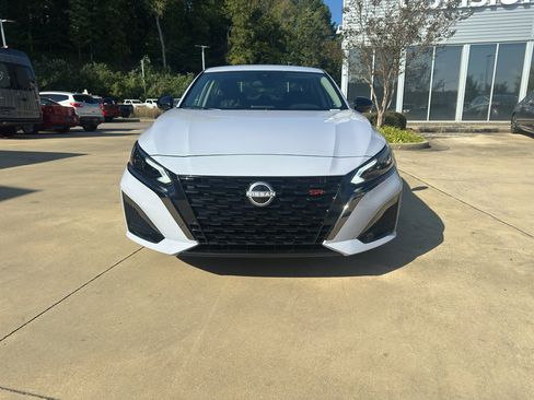 New 2025 Nissan Altima 2.5 SR image 9