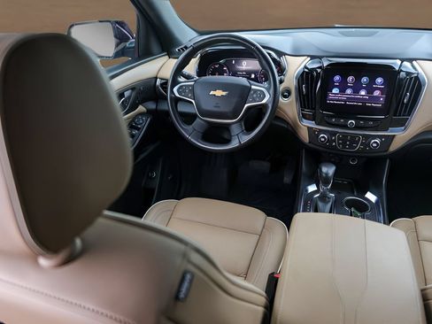 Used 2022 Chevrolet Traverse Premier FWD image 24