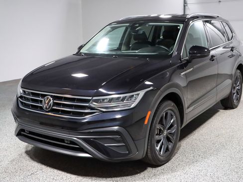 Used 2023 Volkswagen Tiguan SE image 32