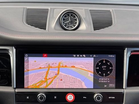 Certified 2025 Porsche Macan image 29