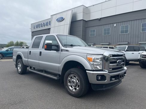 Used 2015 Ford F250 XLT w/ XLT Premium Package AWD/4WD image 4