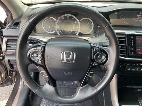 Used 2016 Honda Accord Touring image 17