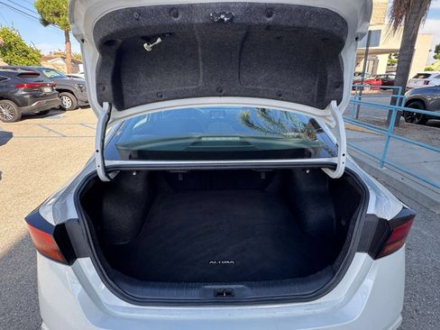 Used 2025 Nissan Altima 2.5 SV FWD image 32