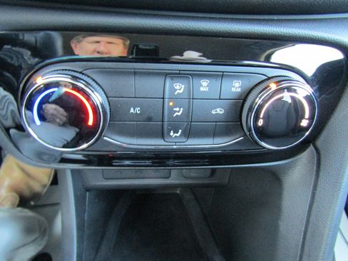 Used 2022 Buick Encore GX Preferred w/ Sport Touring Package FWD image 24