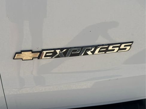 Used 2020 Chevrolet Express 3500 Extended w/ Driver Convenience Package image 16