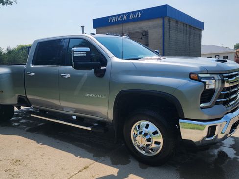 Certified 2026 Chevrolet Silverado 3500 LTZ w/ LTZ Convenience Package AWD/4WD image 3