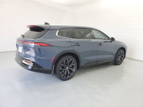 Used 2025 Toyota Crown Signia w/ Advanced Technology Package image 5