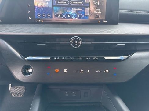 Used 2025 Nissan Murano SV image 17