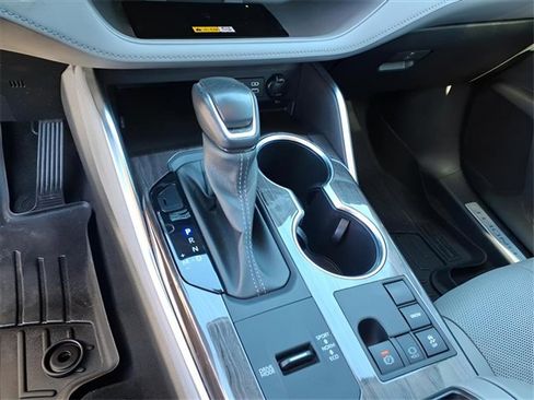 Used 2023 Toyota Highlander Limited image 19