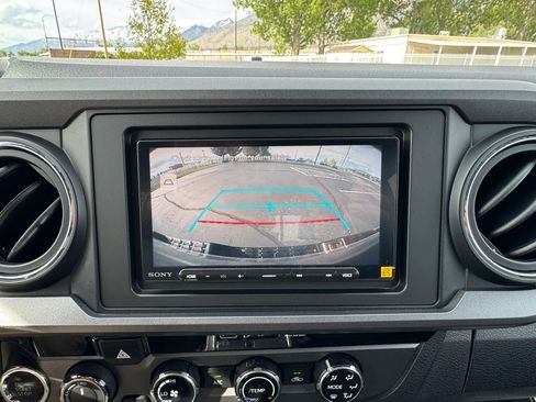 Used 2018 Toyota Tacoma TRD Off-Road AWD/4WD image 21