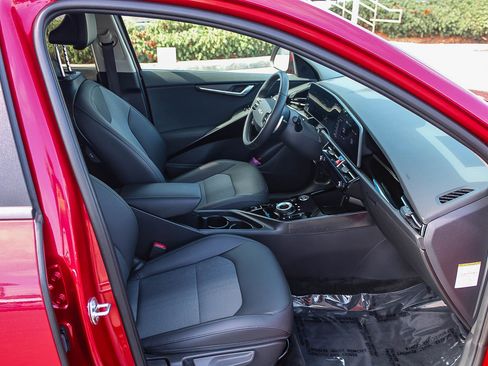 Used 2025 Kia Niro LX FWD image 18