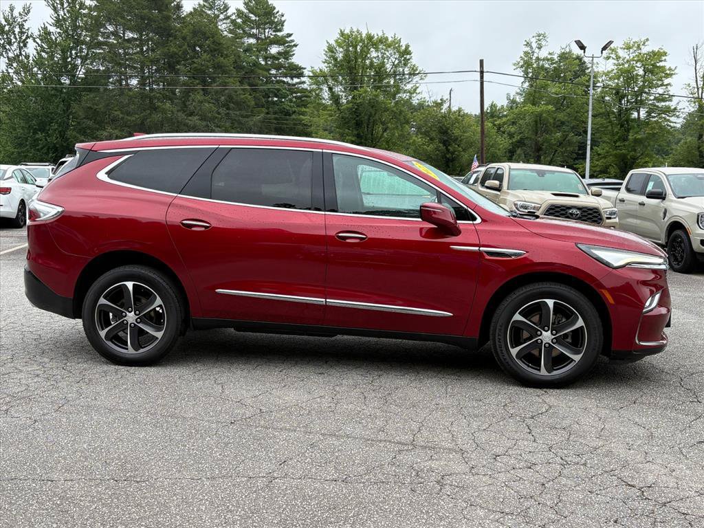 Used 2022 Buick Enclave Essence w/ Sport Touring Edition AWD/4WD image 3