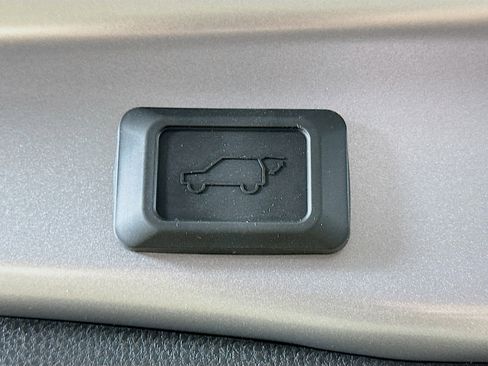 Used 2025 Toyota RAV4 XLE w/ Convenience Package image 28