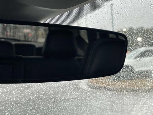 Used 2024 Volkswagen Atlas SE image 27