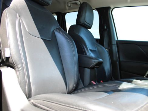 Used 2017 Jeep Renegade Limited FWD image 17
