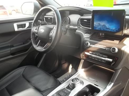 Used 2020 Ford Explorer XLT w/ Equipment Group 202A AWD/4WD image 5