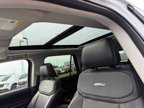 Used 2025 Ford Expedition Platinum AWD/4WD image 6