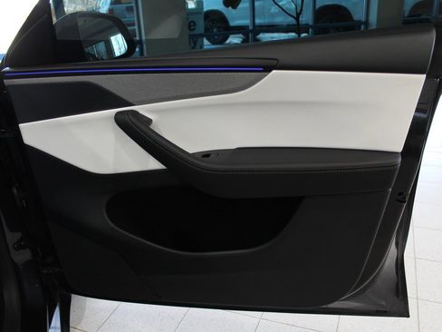 Used 2026 Tesla Model Y Long Range image 28