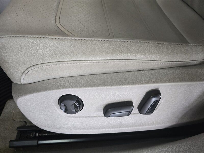 Used 2013 Volkswagen Passat TDI SE FWD image 18