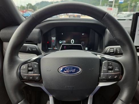 Used 2026 Ford Explorer Platinum w/ LUX Leather Package AWD/4WD image 32